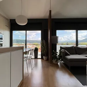 https://tico-de-diseo-con-terraza-en-el-centro-de-olot.catalonia-hotels.com